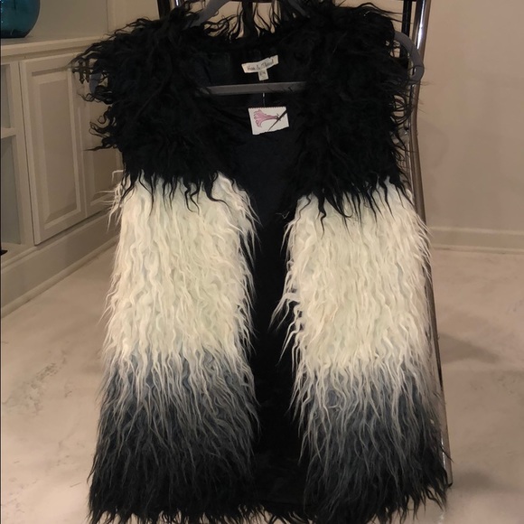 Hem & Thread Jackets & Blazers - Women’s Faux Fur Vest